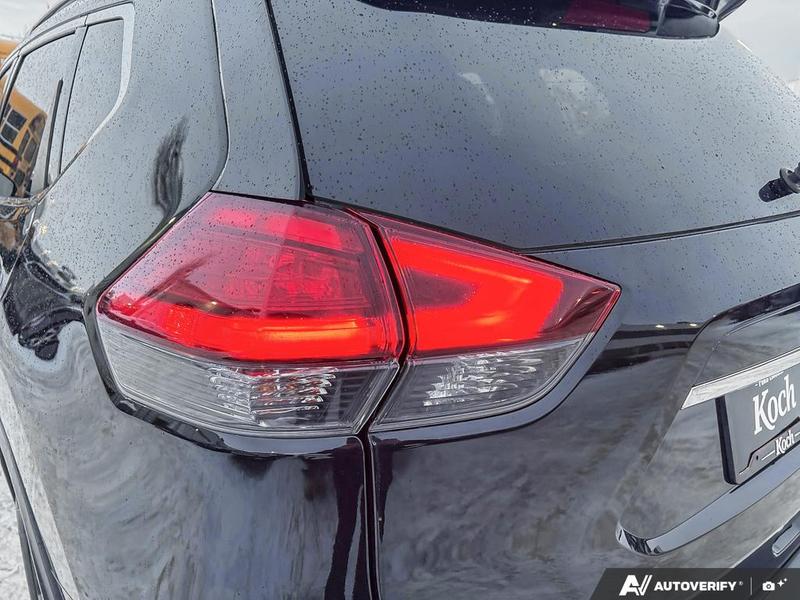 USED 2017 Nissan Rogue SL Platinum - Black Exterior - $19,950 - Stock #E50046B - VIN 5N1AT2MV1HC870147 - Photo 11
