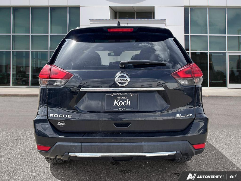 USED 2017 Nissan Rogue SL Platinum - Black Exterior - $19,976 - Stock #E50046B - VIN 5N1AT2MV1HC870147 - Photo 5
