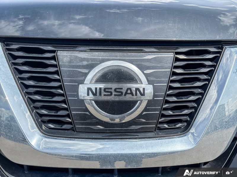 USED 2017 Nissan Rogue SL Platinum - Black Exterior - $19,976 - Stock #E50046B - VIN 5N1AT2MV1HC870147 - Photo 9