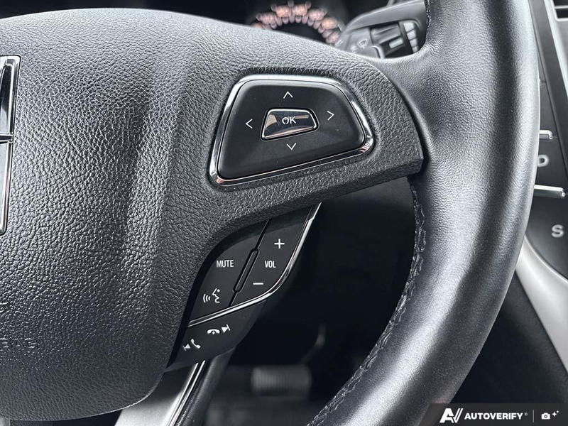 USED 2019 Lincoln MKC AWD Reserve - Infinite Black Metallic Exterior / UNKNOWN Interior - $26,997 - Stock #E50114A - VIN 5LMCJ3D99KUL31006 - Photo 16
