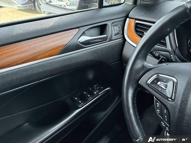 USED 2019 Lincoln MKC AWD Reserve - Infinite Black Metallic Exterior / UNKNOWN Interior - $26,997 - Stock #E50114A - VIN 5LMCJ3D99KUL31006 - Photo 17