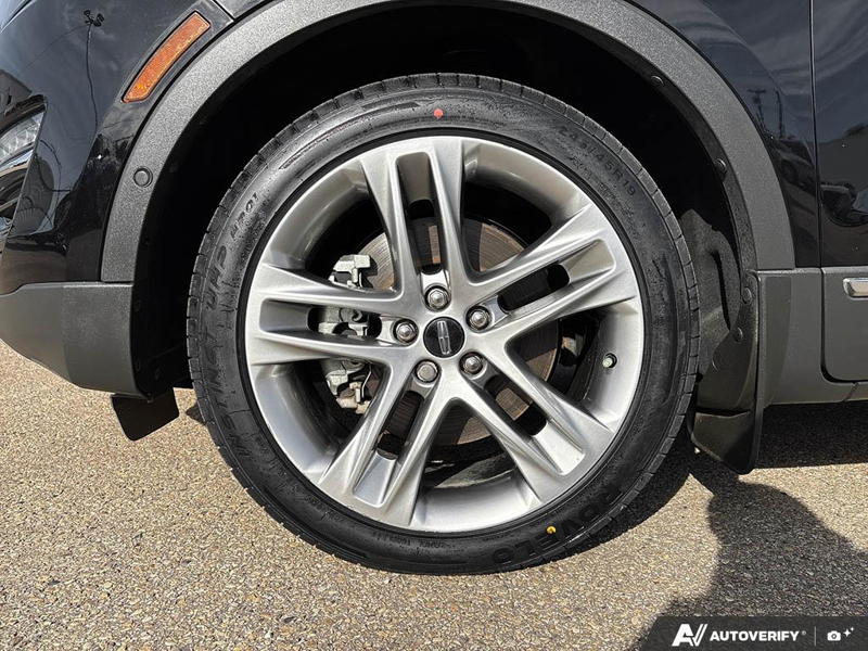 USED 2019 Lincoln MKC AWD Reserve - Infinite Black Metallic Exterior / UNKNOWN Interior - $26,997 - Stock #E50114A - VIN 5LMCJ3D99KUL31006 - Photo 6
