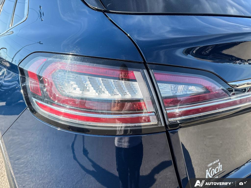 USED 2019 Lincoln Nautilus AWD Reserve - Rhapsody Blue Premium Colourant Exterior / EBONY Interior - $29,950 - Stock #E60489A - VIN 2LMPJ8LP8KBL67054 - Photo 11