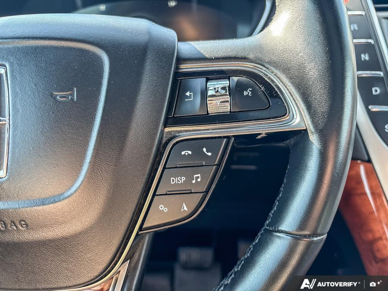 USED 2019 Lincoln Nautilus AWD Reserve - Rhapsody Blue Premium Colourant Exterior / EBONY Interior - $29,950 - Stock #E60489A - VIN 2LMPJ8LP8KBL67054 - Photo 16