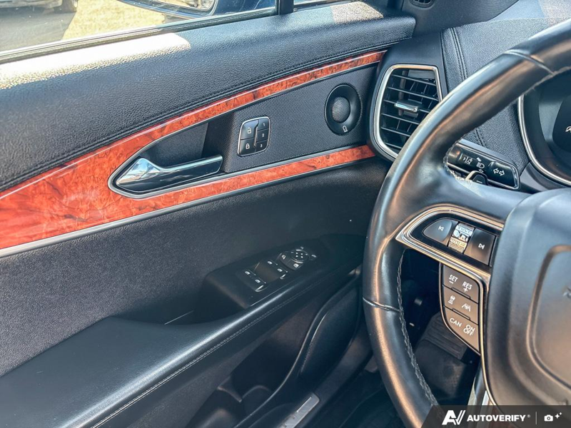 USED 2019 Lincoln Nautilus AWD Reserve - Rhapsody Blue Premium Colourant Exterior / EBONY Interior - $29,950 - Stock #E60489A - VIN 2LMPJ8LP8KBL67054 - Photo 17