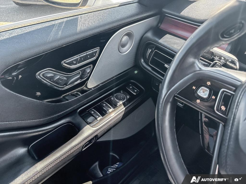 USED 2021 Lincoln Aviator Reserve - Silver Radiance Clearcoat Exterior / EBONY LEATHER Interior - $43,950 - Stock #E60485A - VIN 5LM5J7XC6MGL16097 - Photo 17