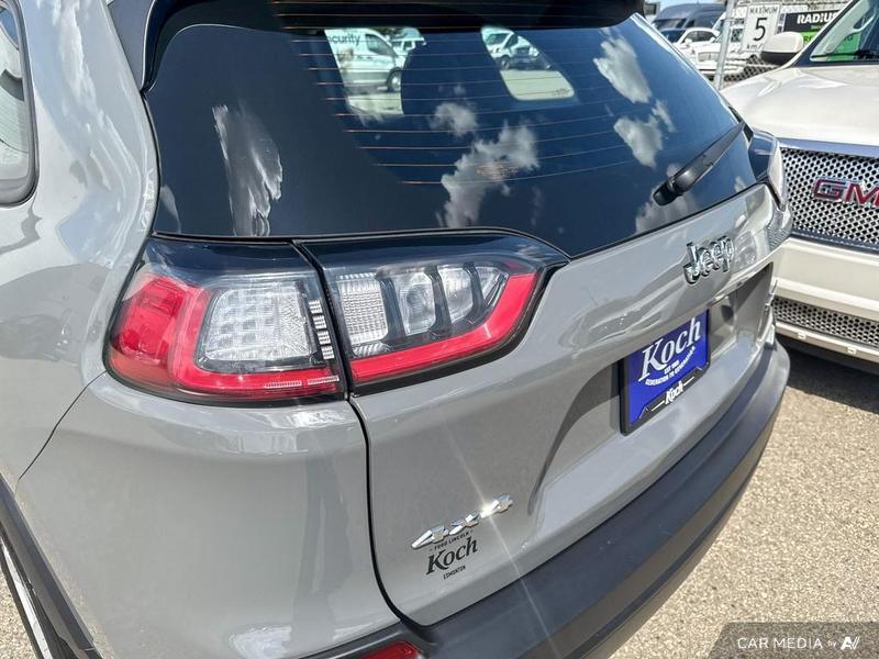 USED 2022 Jeep Cherokee Sport - Gray Exterior - $28,997 - Stock #E50109B - VIN 1C4PJMAB7ND538892 - Photo 11
