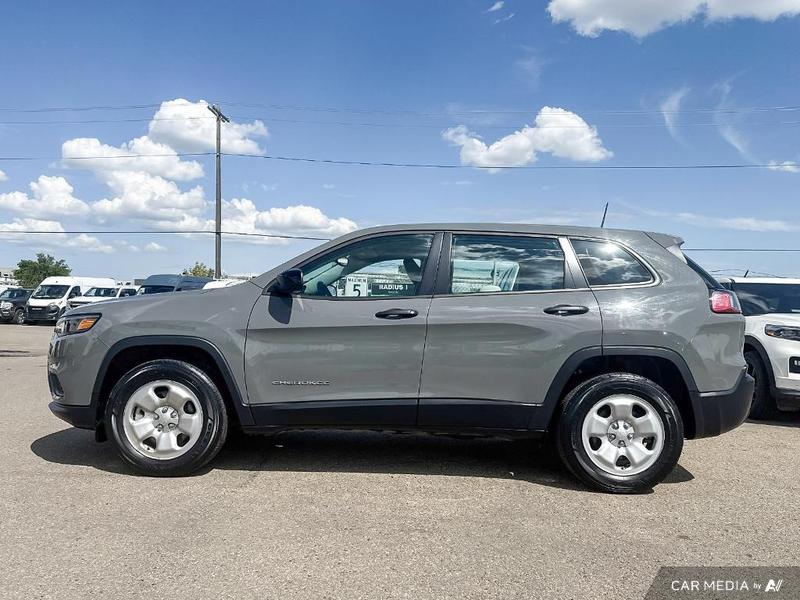 USED 2022 Jeep Cherokee Sport - Gray Exterior - $28,997 - Stock #E50109B - VIN 1C4PJMAB7ND538892 - Photo 3