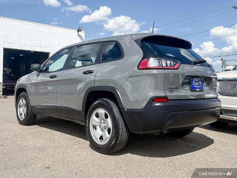 USED 2022 Jeep Cherokee Sport - Gray Exterior - $28,997 - Stock #E50109B - VIN 1C4PJMAB7ND538892 - Photo 4