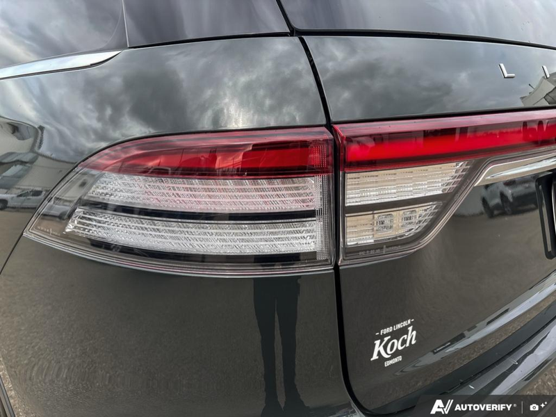 USED 2022 Lincoln Aviator Reserve - Gilded Green Exterior / SANDSTONE LEATHER TRIMMED Interior - $44,937 - Stock #E60261A - VIN 5LM5J7XC2NGL05342 - Photo 11