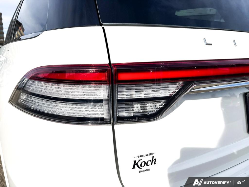 USED 2022 Lincoln Aviator Reserve - Pristine White Tri-coat Exterior / ROAST, PREMIUM LEATHER HEATED/VENTILATED CAPTAIN'S CHAIRS Interior - $48,942 - Stock #E60988A - VIN 5LM5J7XC3NGL16432 - Photo 11