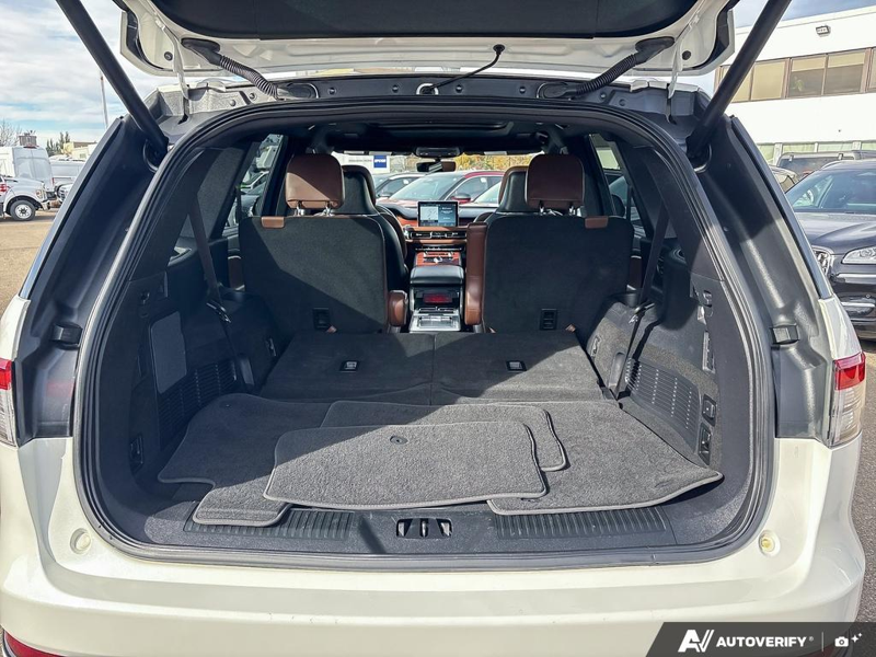 USED 2022 Lincoln Aviator Reserve - Pristine White Tri-coat Exterior / ROAST, PREMIUM LEATHER HEATED/VENTILATED CAPTAIN'S CHAIRS Interior - $48,942 - Stock #E60988A - VIN 5LM5J7XC3NGL16432 - Photo 12