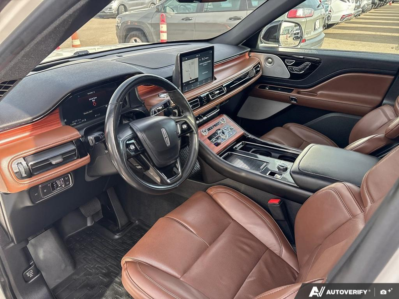 USED 2022 Lincoln Aviator Reserve - Pristine White Tri-coat Exterior / ROAST, PREMIUM LEATHER HEATED/VENTILATED CAPTAIN'S CHAIRS Interior - $48,942 - Stock #E60988A - VIN 5LM5J7XC3NGL16432 - Photo 13