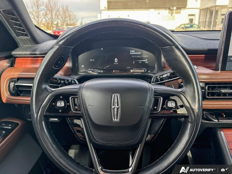 USED 2022 Lincoln Aviator Reserve - Pristine White Tri-coat Exterior / ROAST, PREMIUM LEATHER HEATED/VENTILATED CAPTAIN'S CHAIRS Interior - $48,942 - Stock #E60988A - VIN 5LM5J7XC3NGL16432 - Photo 14