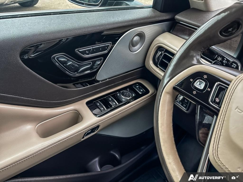 USED 2022 Lincoln Aviator Reserve - Gilded Green Exterior / SANDSTONE LEATHER TRIMMED Interior - $44,937 - Stock #E60261A - VIN 5LM5J7XC2NGL05342 - Photo 17