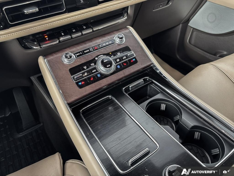 USED 2022 Lincoln Aviator Reserve - Gilded Green Exterior - $50,963 - Stock #E60568A - VIN 5LM5J7XC5NGL15427 - Photo 18