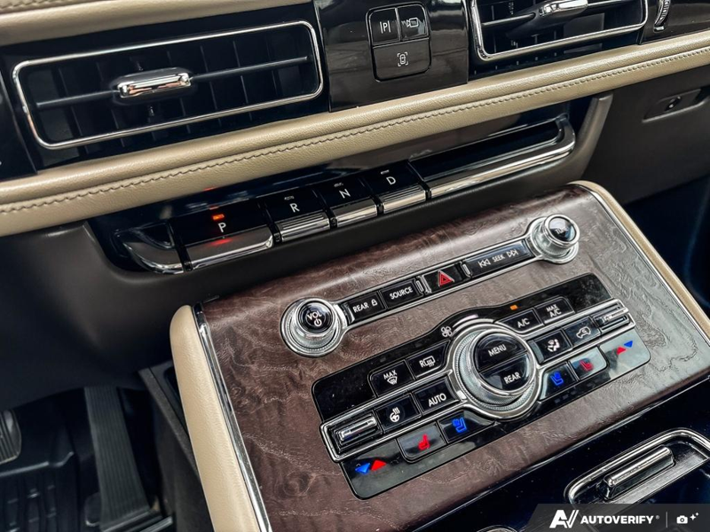USED 2022 Lincoln Aviator Reserve - Gilded Green Exterior / SANDSTONE LEATHER TRIMMED Interior - $44,937 - Stock #E60261A - VIN 5LM5J7XC2NGL05342 - Photo 18