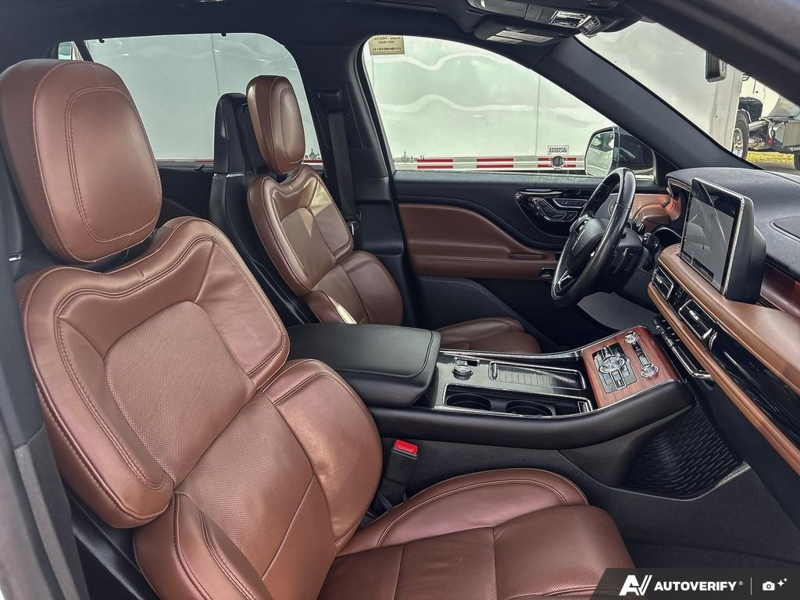 USED 2022 Lincoln Aviator Reserve - Pristine White Tri-coat Exterior / ROAST, PREMIUM LEATHER HEATED/VENTILATED CAPTAIN'S CHAIRS Interior - $48,942 - Stock #E60988A - VIN 5LM5J7XC3NGL16432 - Photo 22