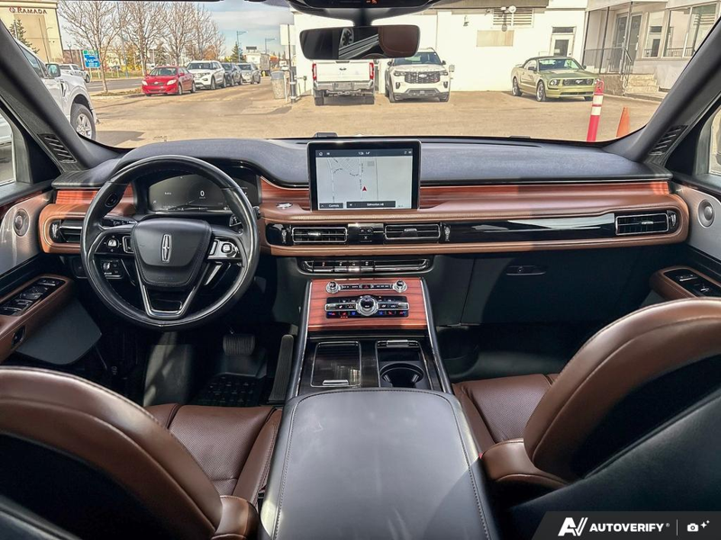 USED 2022 Lincoln Aviator Reserve - Pristine White Tri-coat Exterior / ROAST, PREMIUM LEATHER HEATED/VENTILATED CAPTAIN'S CHAIRS Interior - $48,942 - Stock #E60988A - VIN 5LM5J7XC3NGL16432 - Photo 24
