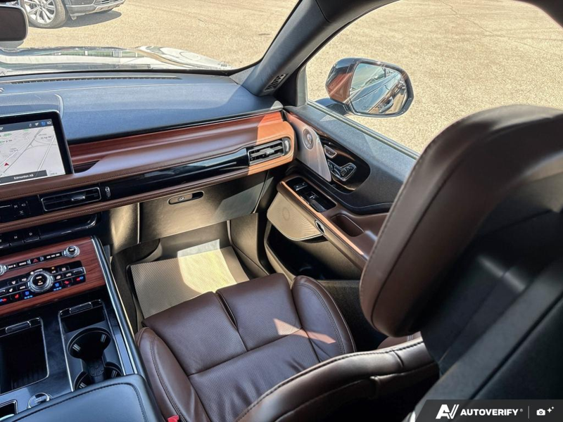 USED 2022 Lincoln Aviator Reserve - Infinite Black Metallic Exterior / ROAST LEATHER Interior - $44,959 - Stock #E60697A - VIN 5LM5J7XC2NGL16955 - Photo 25