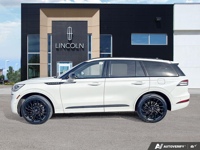 USED 2022 Lincoln Aviator Reserve - Pristine White Tri-coat Exterior / ROAST, PREMIUM LEATHER HEATED/VENTILATED CAPTAIN'S CHAIRS Interior - $48,942 - Stock #E60988A - VIN 5LM5J7XC3NGL16432 - Photo 3