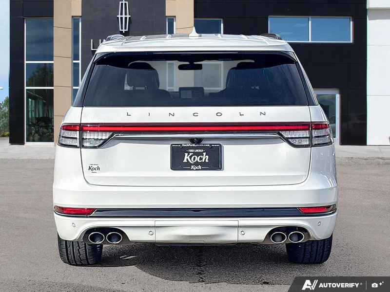 USED 2022 Lincoln Aviator Reserve - Pristine White Tri-coat Exterior / ROAST, PREMIUM LEATHER HEATED/VENTILATED CAPTAIN'S CHAIRS Interior - $48,942 - Stock #E60988A - VIN 5LM5J7XC3NGL16432 - Photo 5