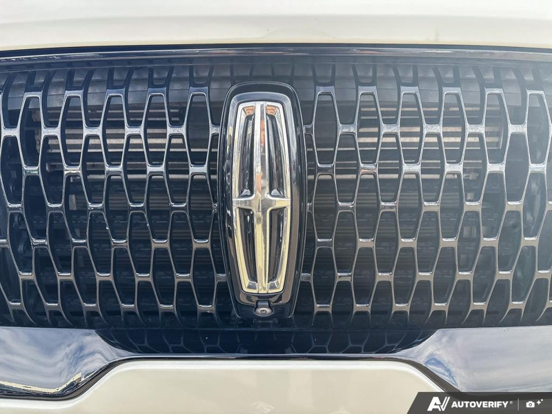 USED 2022 Lincoln Aviator Reserve - Pristine White Tri-coat Exterior / ROAST, PREMIUM LEATHER HEATED/VENTILATED CAPTAIN'S CHAIRS Interior - $48,942 - Stock #E60988A - VIN 5LM5J7XC3NGL16432 - Photo 9