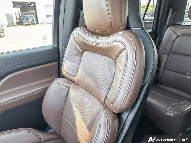 USED 2022 Lincoln Navigator Reserve - Infinite Black Metallic Exterior / BLACK ONYX/ROAST PREMIUM LEATHER Interior - $55,976 - Stock #E60212A - VIN 5LMJJ2LT3NEL09385 - Photo 20