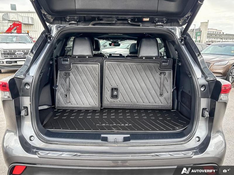 USED 2023 Toyota Highlander XSE - Gray Exterior - $49,976 - Stock #E60061A - VIN 5TDKDRBH4PS520780 - Photo 12
