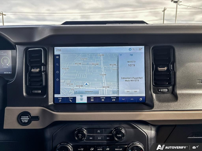 USED 2024 Ford Bronco Big Bend - Velocity Blue Metallic Exterior / SANDSTONE W/BLACK ONYX, MARINE GRADE VINYL BUCKET SEATS Interior - $48,211 - Stock #EP4762 - VIN 1FMDE7BH1RLA33224 - Photo 19