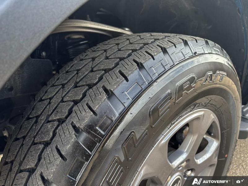 USED 2024 Ford Bronco Big Bend - Velocity Blue Metallic Exterior / SANDSTONE W/BLACK ONYX, MARINE GRADE VINYL BUCKET SEATS Interior - $48,211 - Stock #EP4762 - VIN 1FMDE7BH1RLA33224 - Photo 7