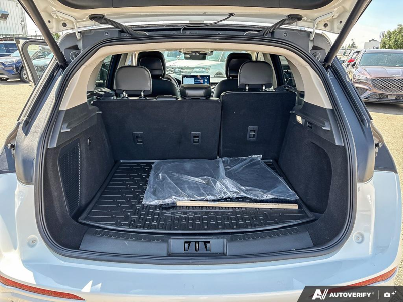 USED 2024 Lincoln Corsair Reserve - Pristine White Metallic Tri-coat Exterior / EBONY LEATHER TRIMMED Interior - $49,997 - Stock #EP4729 - VIN 5LMCJ2DA8RUL24790 - Photo 12