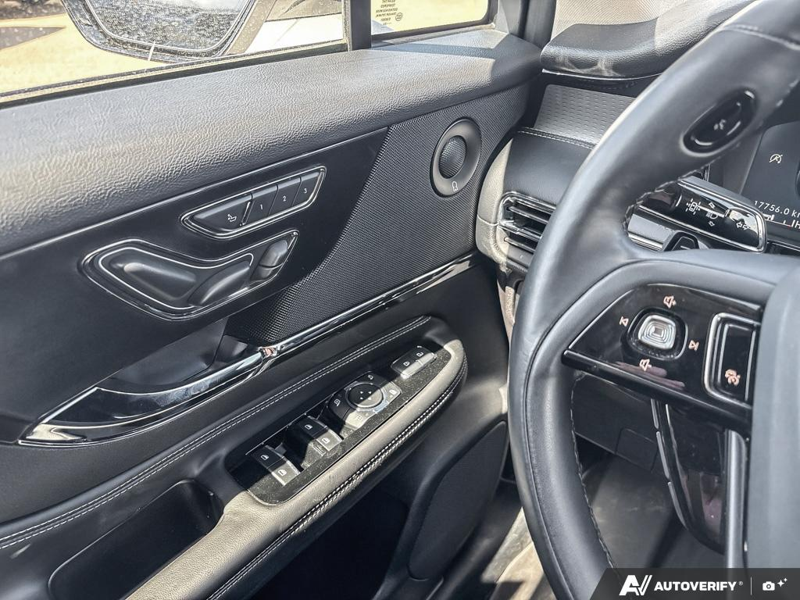 USED 2024 Lincoln Corsair Reserve - Pristine White Metallic Tri-coat Exterior / EBONY LEATHER TRIMMED Interior - $49,997 - Stock #EP4729 - VIN 5LMCJ2DA8RUL24790 - Photo 17