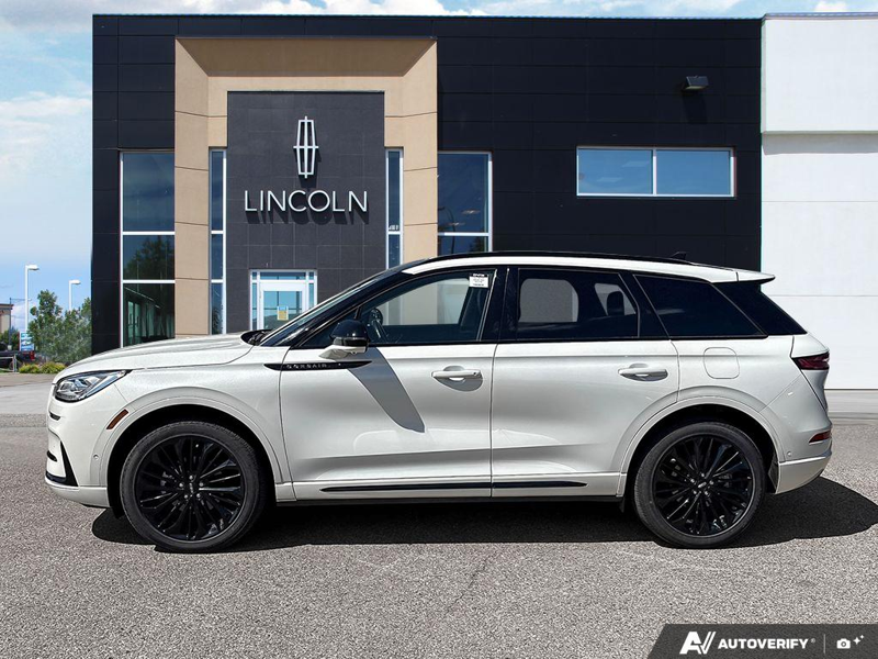 USED 2024 Lincoln Corsair Reserve - Pristine White Metallic Tri-coat Exterior / EBONY LEATHER TRIMMED Interior - $49,997 - Stock #EP4729 - VIN 5LMCJ2DA8RUL24790 - Photo 3