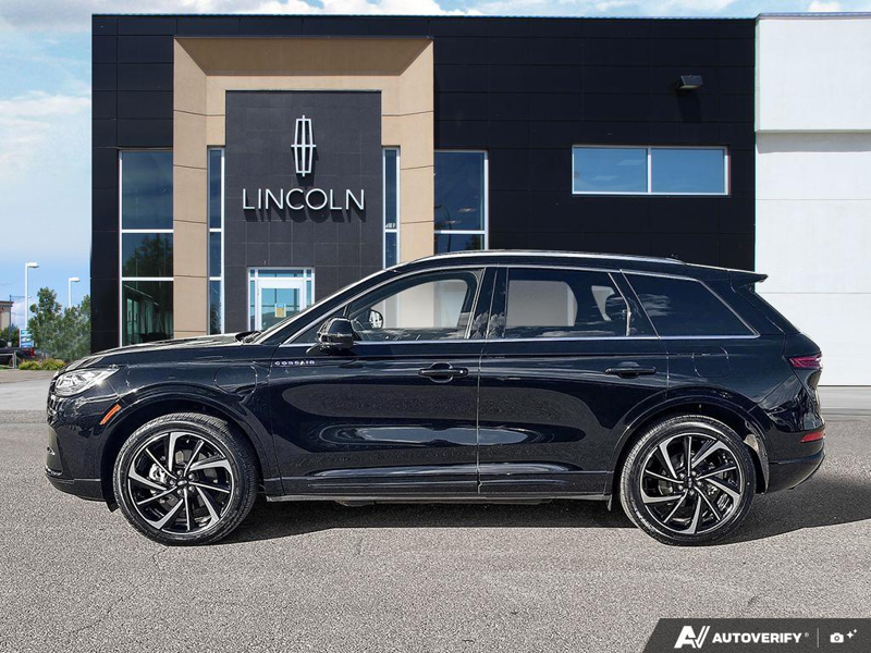 USED 2024 Lincoln Corsair Grand Touring - Infinite Black Metallic Exterior / EBONY/ETERNAL RED LEATHER TRIMMED Interior - $48,976 - Stock #EP4779 - VIN 5LMTJ5DZ4RUL05161 - Photo 3