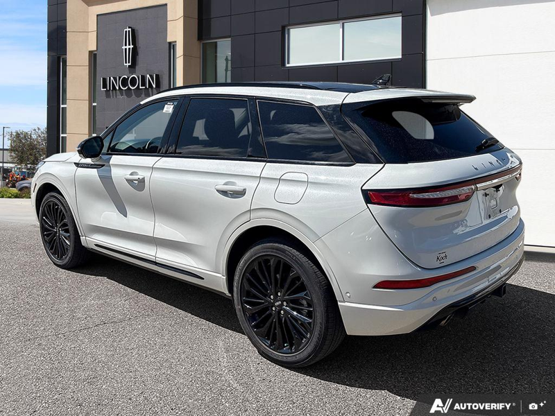 USED 2024 Lincoln Corsair Reserve - Pristine White Metallic Tri-coat Exterior / EBONY LEATHER TRIMMED Interior - $49,997 - Stock #EP4729 - VIN 5LMCJ2DA8RUL24790 - Photo 4