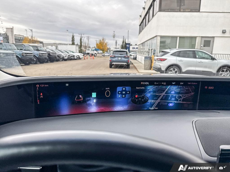 USED 2024 Lincoln Nautilus Reserve - Blue Panther Metallic Clearcoat Exterior / ALLURA BLUE, PREM LTHR-TRIMMED HEATED/VENTILATED CAPTAIN SEATS Interior - $60,925 - Stock #E60812A - VIN 5LMPJ8KAXRJ837614 - Photo 15
