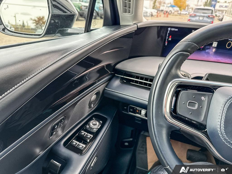 USED 2024 Lincoln Nautilus Reserve - Blue Panther Metallic Clearcoat Exterior / ALLURA BLUE, PREM LTHR-TRIMMED HEATED/VENTILATED CAPTAIN SEATS Interior - $60,925 - Stock #E60812A - VIN 5LMPJ8KAXRJ837614 - Photo 17