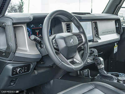 2025 Ford Bronco Outer Banks 1