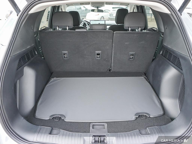 NEW 2025 Ford Escape Active - Space Silver Metallic Exterior / EBONY CLOTH Interior - $37,043 - Stock #E50420 - VIN 1FMCU9GN1SUA76860 - Photo 11