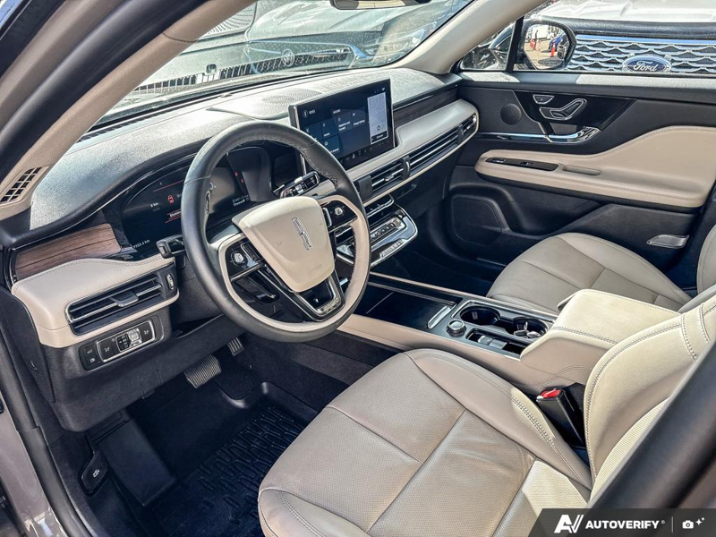 USED 2025 Lincoln Corsair Grand Touring - Harbor Gray Met Cc Exterior / LIGHT SMOKED TRUFFLE, PREMIUM LEATHER-TRIMMED HEATED CAPTAIN'S C Interior - $55,997 - Stock #EP4776 - VIN 5LMTJ5DZ9SUL02410 - Photo 13
