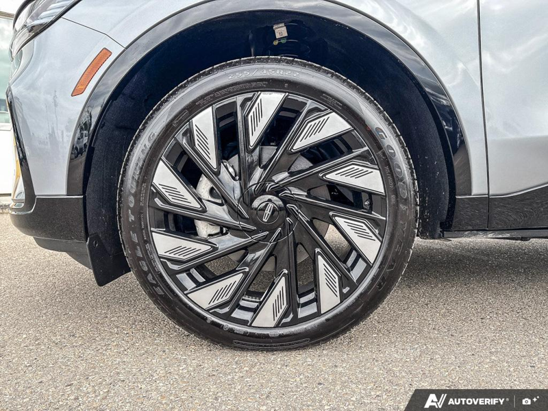 USED 2025 Lincoln Nautilus Reserve - Silver Exterior - $62,955 - Stock #EP4734 - VIN 5LMPJ8KAXSJ973148 - Photo 6