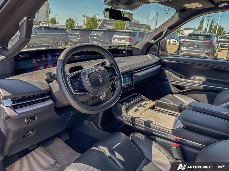 USED 2025 Lincoln Navigator Reserve - Pristine White Metallic Tri-coat Exterior / BLACK ONYX LEATHER Interior - $108,989 - Stock #E60801A - VIN 5LMJJ2LG6SEL00856 - Photo 13