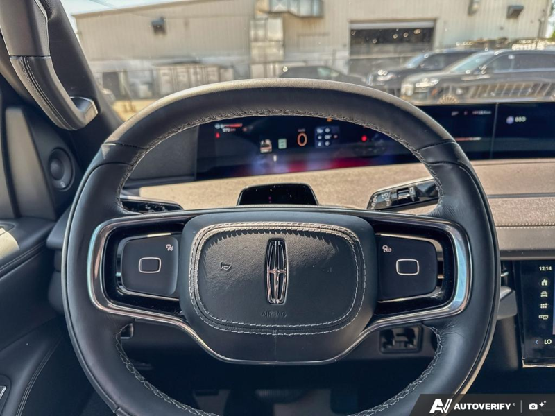 USED 2025 Lincoln Navigator Reserve - Pristine White Metallic Tri-coat Exterior / BLACK ONYX LEATHER Interior - $116,929 - Stock #E60801A - VIN 5LMJJ2LG6SEL00856 - Photo 14