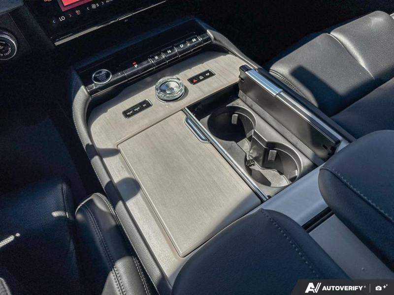 USED 2025 Lincoln Navigator Reserve - Pristine White Metallic Tri-coat Exterior / BLACK ONYX LEATHER Interior - $116,929 - Stock #E60801A - VIN 5LMJJ2LG6SEL00856 - Photo 18