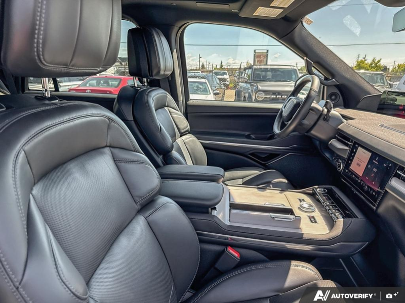 USED 2025 Lincoln Navigator Reserve - Pristine White Metallic Tri-coat Exterior / BLACK ONYX LEATHER Interior - $116,929 - Stock #E60801A - VIN 5LMJJ2LG6SEL00856 - Photo 22
