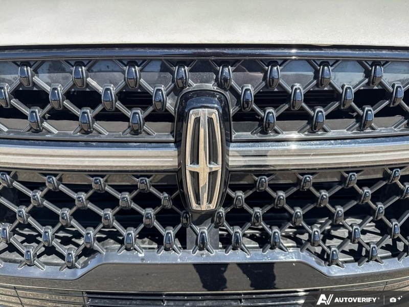 USED 2025 Lincoln Navigator Reserve - Pristine White Metallic Tri-coat Exterior / BLACK ONYX LEATHER Interior - $108,989 - Stock #E60801A - VIN 5LMJJ2LG6SEL00856 - Photo 9