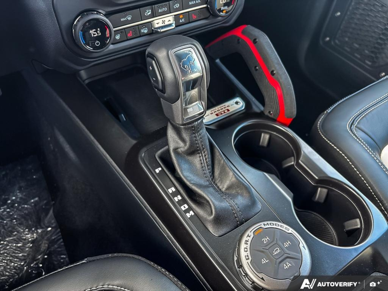 NEW 2026 Ford Bronco Outer Banks - Wimbledon White Exterior / BLACK ONYX-LEATHER/VINYL Interior - $87,459 - Stock #E60989 - VIN 1FMEE8BP8TLB22474 - Photo 18