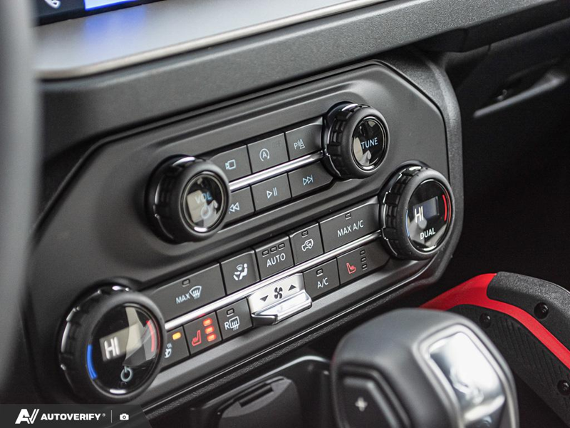 NEW 2026 Ford Bronco Outer Banks - Wimbledon White Exterior / BLACK ONYX-LEATHER/VINYL Interior - $82,192 - Stock #D60363 - VIN 1FMEE8BH4TLA54263 - Photo 23