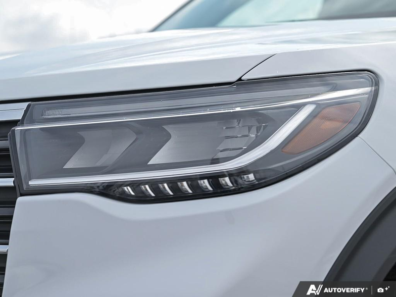 NEW 2026 Ford Explorer Active - Oxford White Exterior / DARK SPACE GRAY CLOTH Interior - $50,765 - Stock #E60175 - VIN 1FMUK8DH9TGA79265 - Photo 10